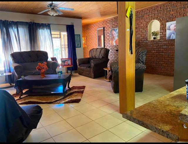 3 BEDROOM HOUSE FOR SALE IN CHROOM PARK